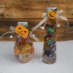 カボチャのお化けやゴーストなどのハロウィンらしい飾りがワンポイントのハーバリウム。