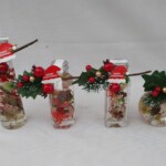 サンタの帽子とクリスマスらしい飾りがワンポイントのハーバリウム。