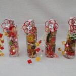 お正月向けにタッセルや水引飾りをワンポイントに赤を基調に仕上げた商品。