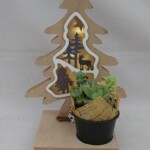クリスマスおなじみのオーナメント達を、温かい光が優しく照らしてくれます。