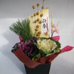 コンパクトにまとめたお正月飾り。テーブルの上にいかがですか。