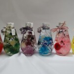 ドロップ型のボトルに花材を入れたハーバリウムです。とても可愛いですよ。