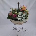 お正月を迎える玄関飾りとしていかがでしょうか。
こちらはスタンドにカゴを差し込むタイプです。