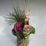 本物の竹の器に入ったお正月飾り。コンパクトで飾り場所を選びません。