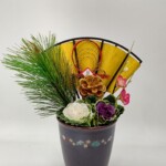 金色の扇が印象的なお正月飾りです。テーブルの上にいかがですか?