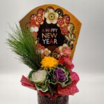 扇のような背面の華やかなプリントが印象的な商品。扇華(おうか)で新年を謳歌してみてはいかがでしょうか?