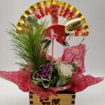 縁起の良い開運枡に末広がりの扇が付いた商品です。