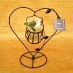 付属のアイアンスタンドにバスケットをハンギング(吊り下げる)する商品です。お好みで多肉入りバスケットだけをお部屋や玄関のフックなどにも!